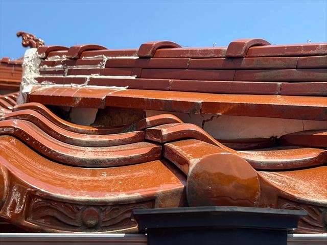 隅棟の漆喰の剥がれ